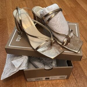 Dolce Vita NWT Paroo Sandals